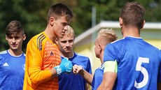 Radek Vítek se povzbuzuje s olomouckými spoluhrá�i.