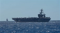 Americká letadlová lo USS Theodore Roosevelt bhem beznové plavby u Filipín