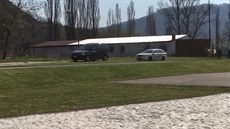 K místu nálezu mrtvoly na b�ehu Labe ve Valtí�ov� p�ijí�dí koroner