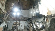 Propadlé stropy druhého a tetího poschodí módního domu Ostravica-Textilia 7....