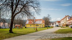 Jihoeské divadlo piveze Prodanou nevstu do Holaovic, které jsou zapsané na seznamu UNESCO.