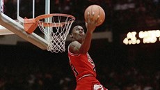 Michael Jordan v dresu Chicago Bulls při smečařské exhibici na Utkání hvězd NBA...