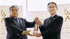 Makoto Nodi (vpravo) z prefektury Fukuima a Jukihiko Nunomura z organizaního...