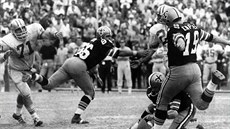 SLAVNÁ CHVÍLE. Tom Dempsey (19) z New Orleans rozhoduje zápas s Detroitem, Alex...