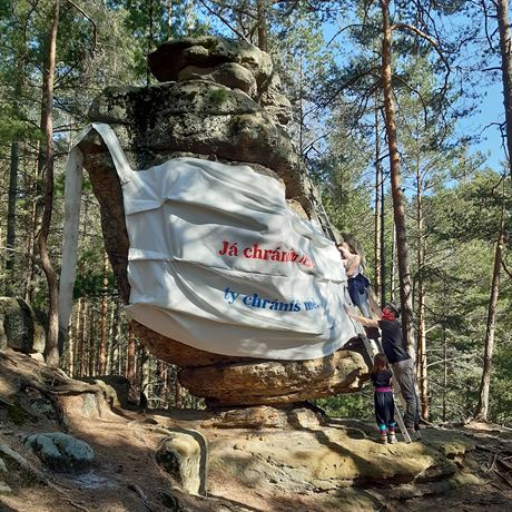 Kolumbovo vejce v Toulovcových Matalích zdobí a do Velikononího pondlí obí...