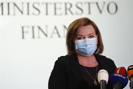 Ministryn financí Alena Schillerová hovoí na briefingu na téma Ptadvacítka...