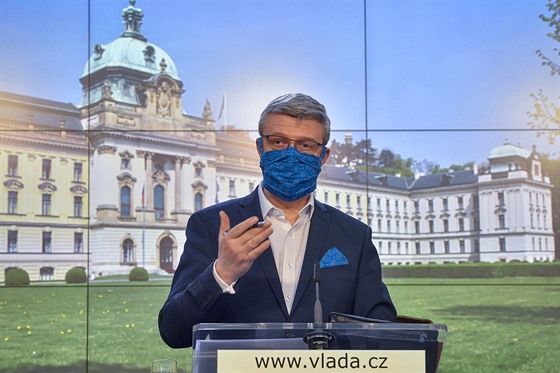 Ministr prmyslu a obchodu a ministr dopravy Karel Havlíek na tiskové...