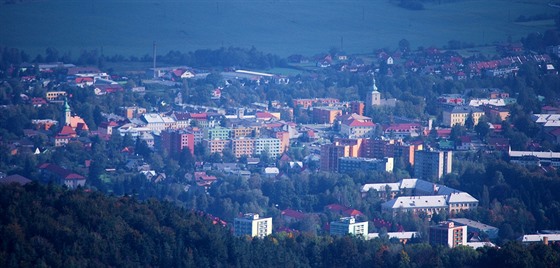Pohled na Frenštát pod Radhoštěm z rozhledny na Velkém Javorníku.
