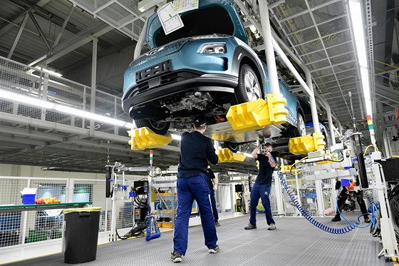 Výroba aut v automobilce Hyundai Motor v Noovicích (14. dubna 2020)