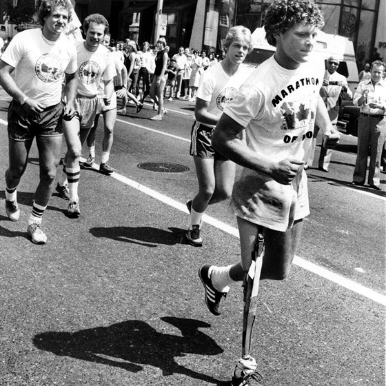 Terry Fox na trati Maratonu nadje.