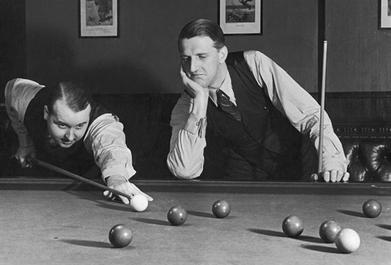 Momentka z partie snookeru, 30. léta minulého století