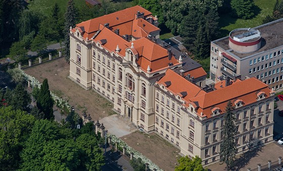 Ústav hluchoněmých v Hradci Králové, tzv. Rudolfinum, byl postaven v letech...