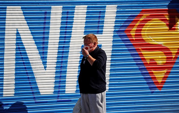 Britské zdravotnictví připomíná třicátá léta, na ošetření čekají miliony lidí