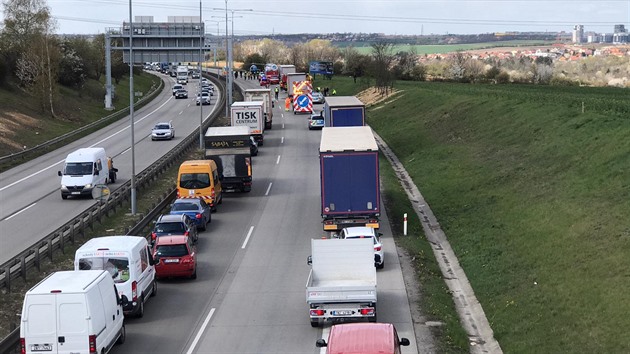 Silničáři slibují Pražanům klidné léto, většinu oprav město udělalo už na jaře