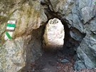 Skalní tunel na zelené znace nad tchovickou pehradou