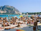 Mondello Beach v Itálii uprosted turistické sezony