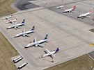 Vtina letadel nese barvy Smartwings, resp. Travel Service nebo SA. Zamíchaly...
