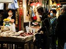 Mokrý trh v Hongkongu. Odborníci ví, e práv z podobného mokrého trhu ve...