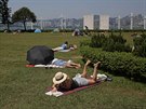 V Hongkongu slunené poasí vyhnalo lidi do park navzdory koronaviru. (12....