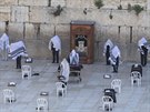 Izraeltí ultraortodoxní idé se seli u Zdi nák v Jeruzalém. (12. dubna...