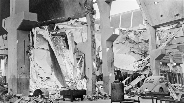 Továrnapo bombardování v roce 1944