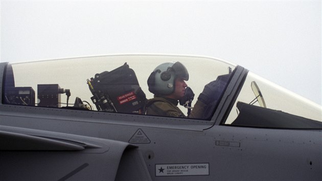 P��let prvn�ch �esti gripen� na z�kladnu v ��slavi (18. dubna 2005)
