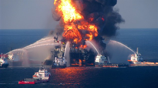 Havrie ropn ploiny Deepwater Horizon v Mexickm zlivu (duben 2010)