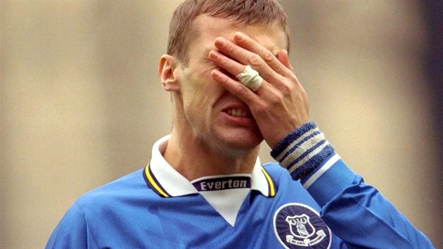 Fotbalista Duncan Ferguson na konci minulho tiscilet v dresu Evertonu, se nm spojil vtinu sv hrsk kariry.