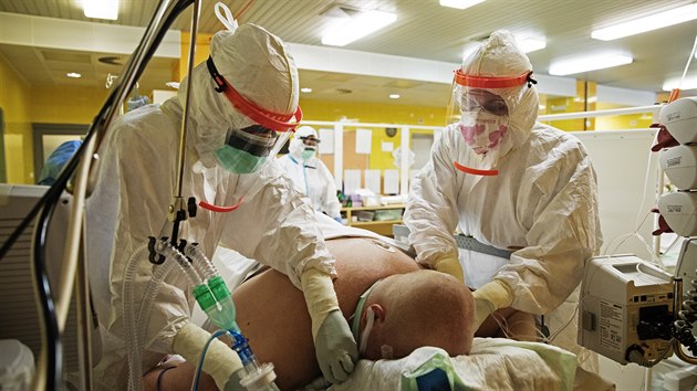 Nemocnice na Bulovce pandemii řeší od jejího vypuknutí a rozšíření v Česku, na její infekční klinice byli v karanténě první lidé s podezřením na nákazu i první hospitalizovaní s koronavirem. (9. dubna 2020)