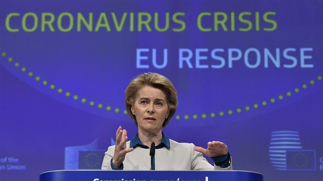 Předsedkyně Evropské komise Ursula von der Leyenová na tiskové konferenci o dopadech covid-19 na EU