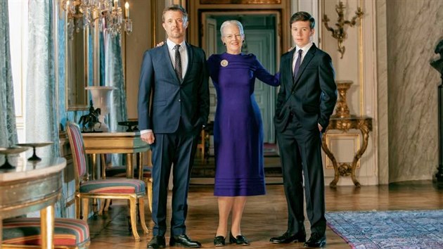 Dnsk korunn princ Frederik, krlovna Margrethe II. a princ Christian na oficilnm portrtu k 80. narozeninm panovnice, kter slav 16. dubna 2020.