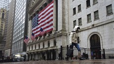 Ulice Wall Street v New Yorku bhem koronavirové krize (19. bezna 2020)