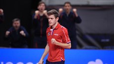 Český stolní tenista Tomáš Polanský se povzbuzuje na olympijské kvalifikaci...
