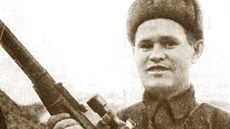 Vasilij Grigorjevič Zajcev, jeden z nejlepších sovětských odstřelovačů během...