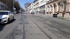 Rozbitá ulice Veveí v centru Brna potebuje opravit