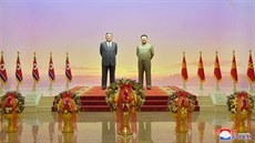 Severokorejský vdce Kim ong-un na starím snímku z jednání politbyra.
