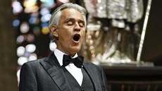 Za doprovodu varhan vystoupil italský zpvák Andrea Bocelli v rámci oslav...
