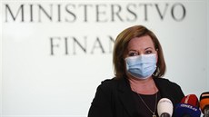 Ministryn financí Alena Schillerová hovoí na briefingu na téma Ptadvacítka...