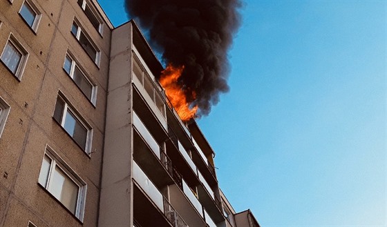 Poár zniil byt v nejvyím pate panelového domu v umperské ajkovského ulici. V péi léka skonili tyi lidé.