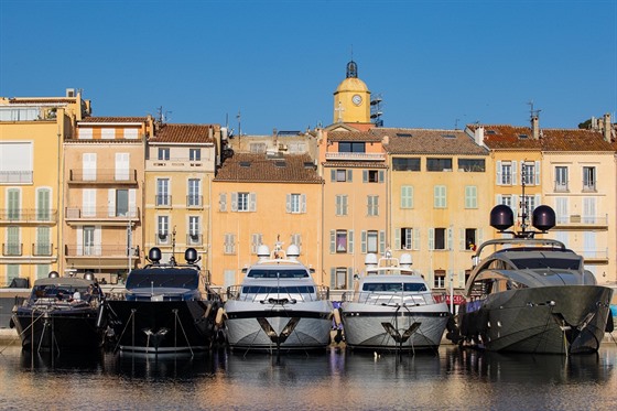 Oblíbený cíl turist ve Francii Saint-Tropez byl loni kvli koronaviru...