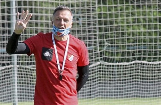 Trenér Lubo Kozel na tréninku fotbalist Baníku Ostrava.