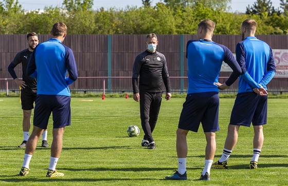 Trenér Martin Svdík na tréninku fotbalist Slovácka.