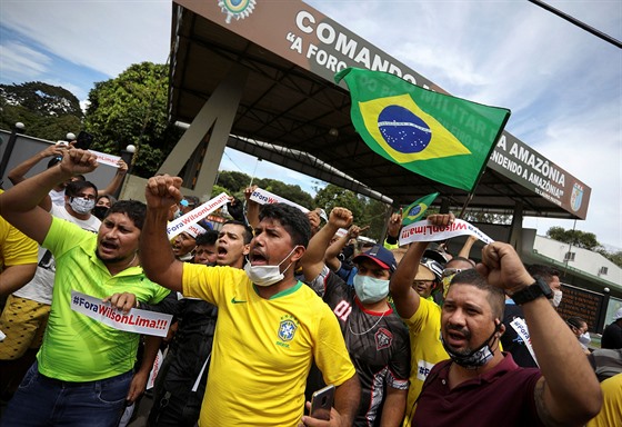Brazilci demonstrovali za vojenskou intervenci ve státech, které zavedly...
