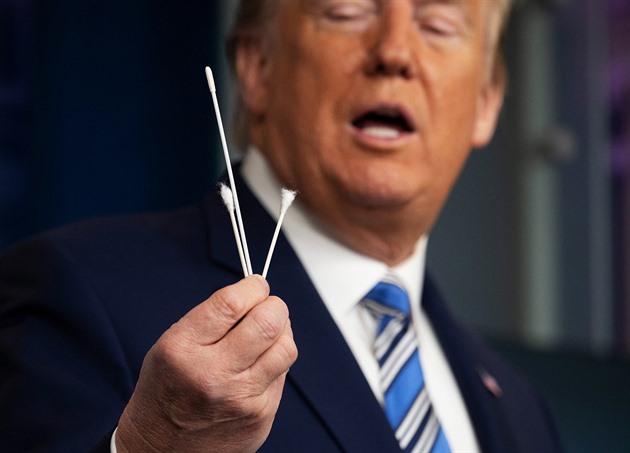V USA žádají odtajnění informací o původu covidu. Zákon míří na Bidenův stůl
