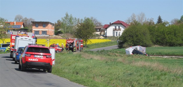 Tragická nehoda na Plzesku. Pi sráce osobního auta s vlakem u Kamenného...