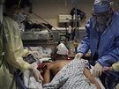Resuscitace pacienta s koronavirem v New Yorku