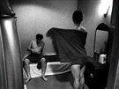 Japonská prostitutka se svým zákazníkem v centru Tokia (íjen 1998)