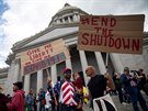Protestující v Washingtonu poadují uvolnní karanténních opatení proti...