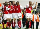 THE INVINCIBLES. Legendární mustvo Arsenalu v sezon 2003/04 prolo kompletním...