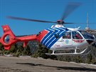 Záchranáský vrtulník pod Praddem, nejvyí horou Jeseník. (21. dubna 2020)